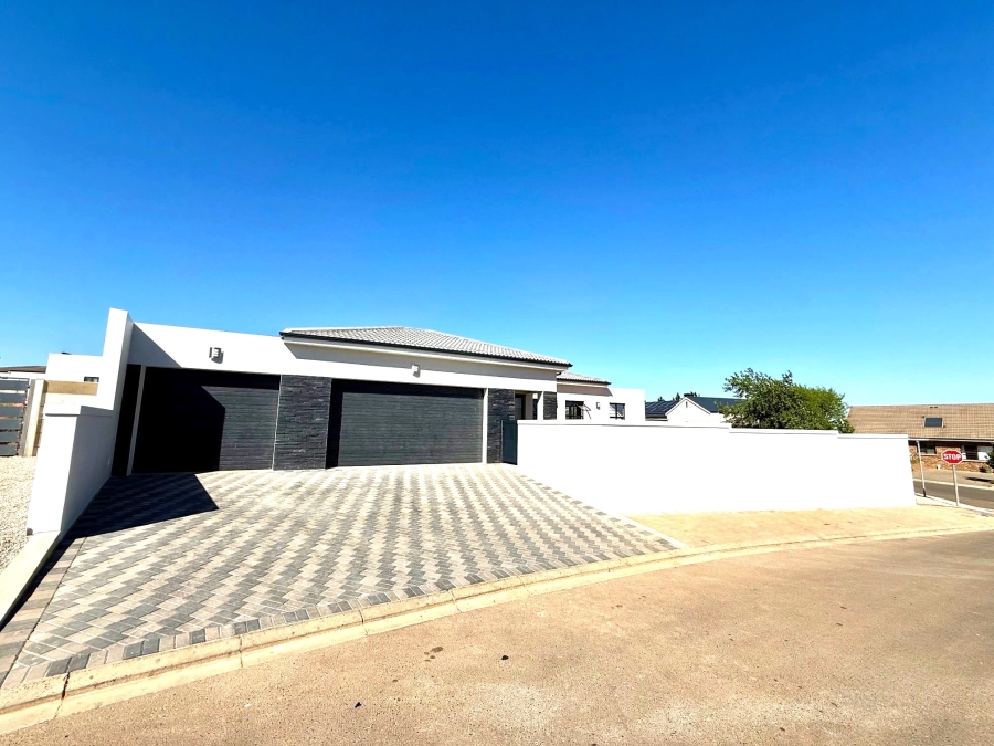 4 Bedroom Property for Sale in Tafelzicht Western Cape
